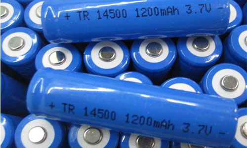 <b>購(gòu)買UPS蓄電池和鋰電池時(shí)需要注意哪些</b>